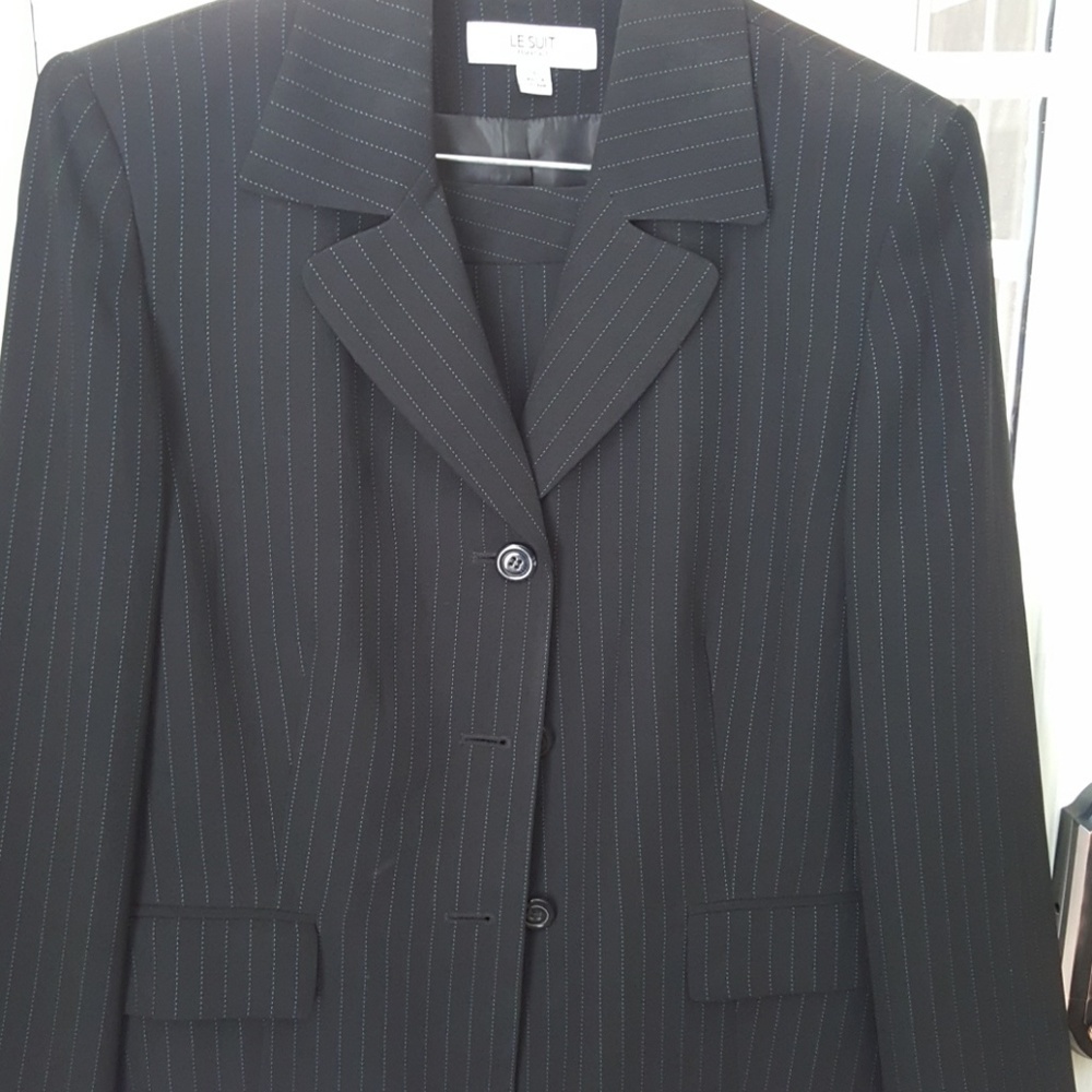 Le Suit jacket and pants